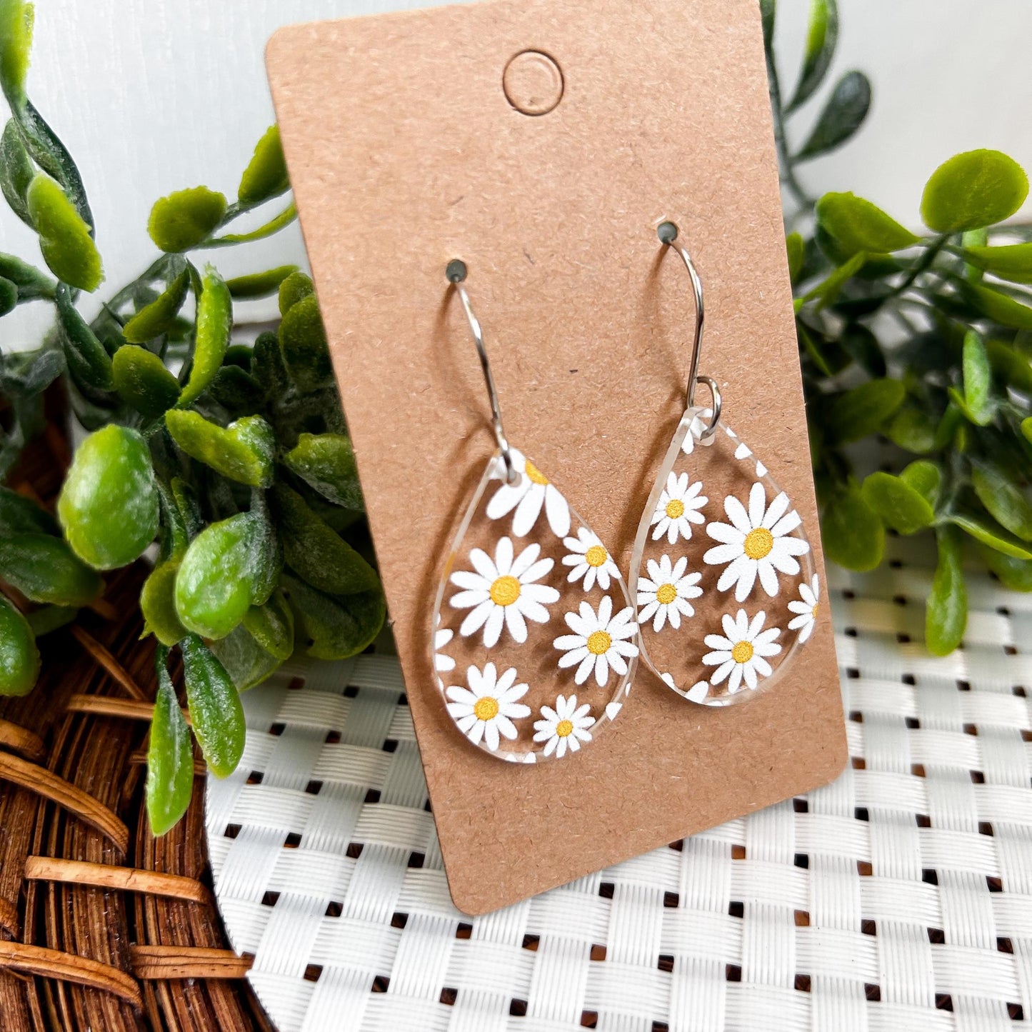 daisy earrings, acrylic earrings, floral earrings, spring earrings