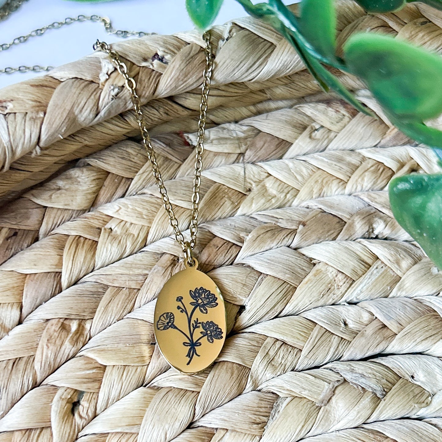 Birth Flower Bouquet Oval necklace